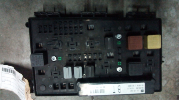 Caixa dos Fusíveis OPEL ASTRA H | 04 - (20188854).