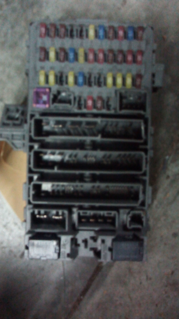 Caixa dos Fusíveis HONDA CIVIC VIII três volumes (FD, FA) | 05 - (20194182).