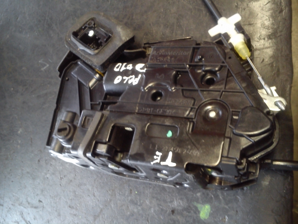 Fecho da Porta Trás Esq VOLKSWAGEN POLO (6R_) | 09 - (20198380).