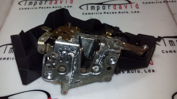 Fecho da Porta Trás Esq MERCEDES-BENZ C-CLASS (W202) | 93 - 00 (20202526).