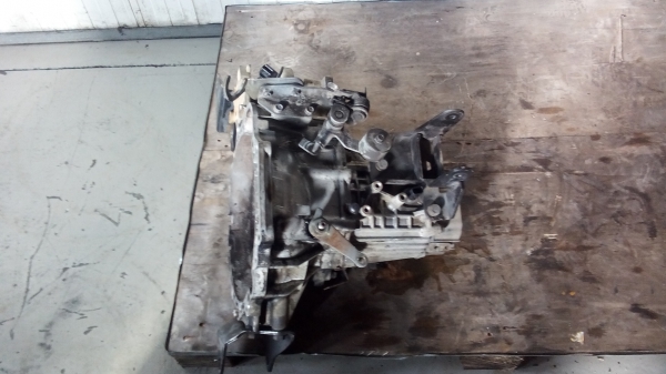 Caixa Velocidades / Kit Embraiagem HYUNDAI ACCENT três volumes (LC) | 99 - 05 (20202853).