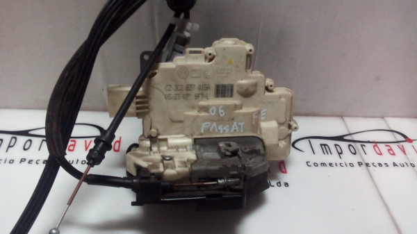 Fecho da Porta Frente Esq VOLKSWAGEN PASSAT (3C2) | 05 - 10 (20202926).