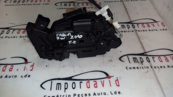 Fecho da Porta Trás Esq SKODA FABIA | 06 - 14 (20203089).