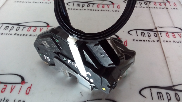 Fecho da Porta Frente Esq FORD FIESTA VI | 08 - (20203091).