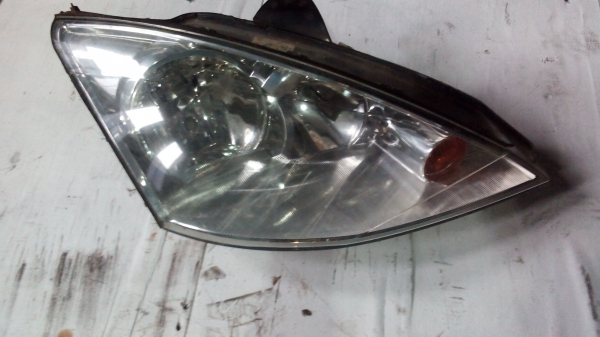 Ótica Dto FORD FOCUS três volumes (DFW) | 99 - 05 (20203250).