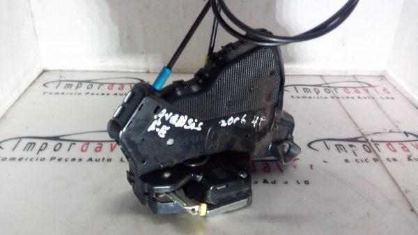 Fecho da Porta Frente Esq TOYOTA AVENSIS (T25_) | 03 - 08 (20203757).