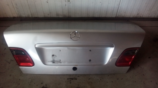 Tampa da Mala MERCEDES-BENZ E-CLASS (W210) | 95 - 02 (20203890).