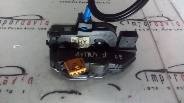 Fecho da Porta Frente Esq OPEL ASTRA J | 09 - (20204043).
