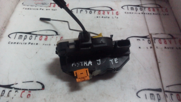Fecho da Porta Trás Esq OPEL ASTRA J | 09 - (20205364).