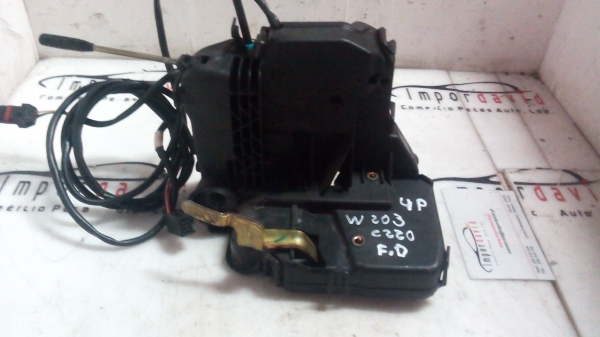 Fecho da Porta Frente Dto MERCEDES-BENZ C-CLASS (W203) | 00 - 07 (20205720).