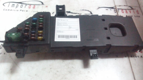 Caixa dos Fusíveis OPEL VECTRA C | 02 - (20206020).