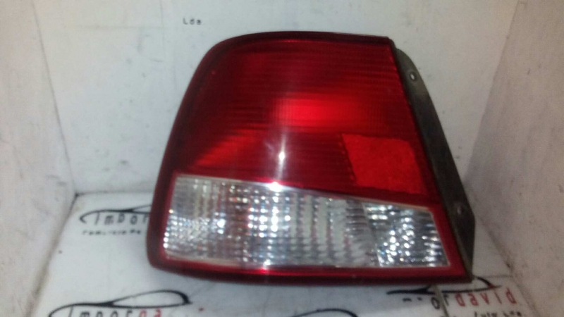 Farolim Stop Esq HYUNDAI ACCENT três volumes (LC) | 99 - 05 (20206707).