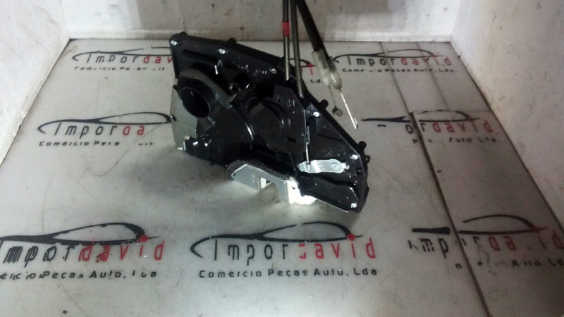 Fecho da Porta Frente Esq SUZUKI SWIFT III (MZ, EZ) | 05 - (20206972).