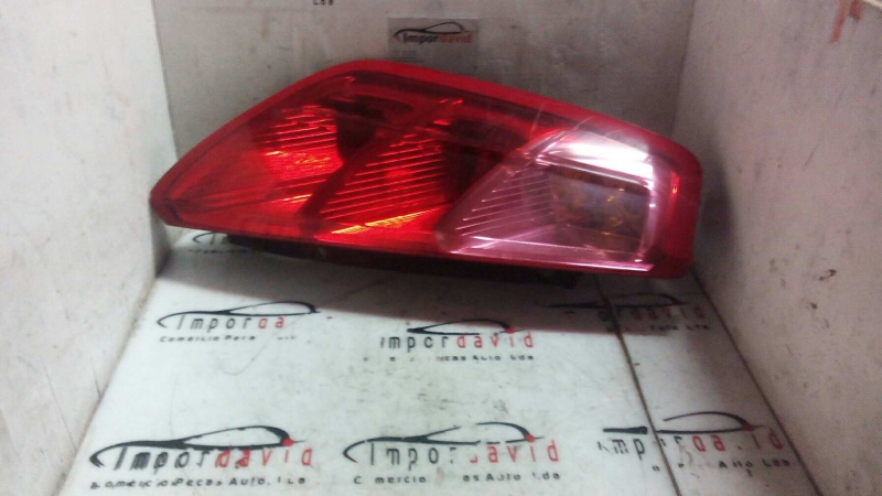 Farolim Stop Esq FIAT PUNTO / GRANDE PUNTO (199) | 05 - (20207100).