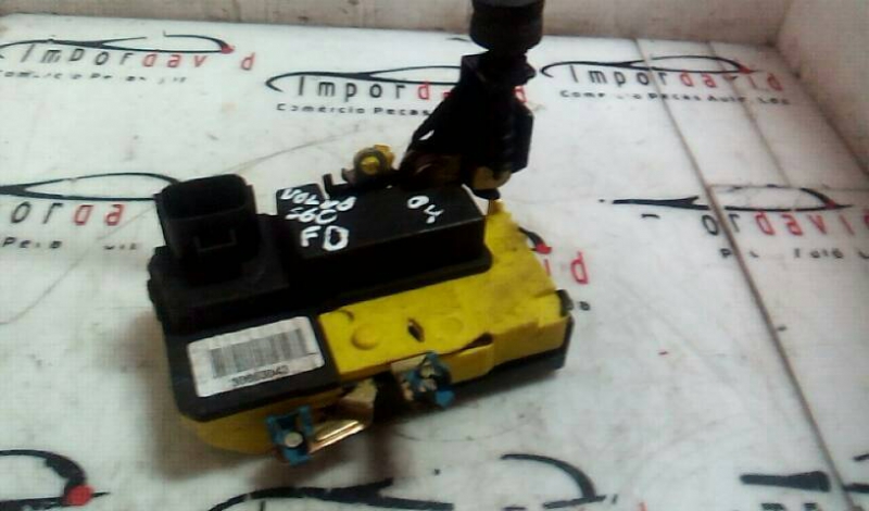 Fecho da Porta Frente Dto VOLVO S60 | 00 - 10 (20207407).