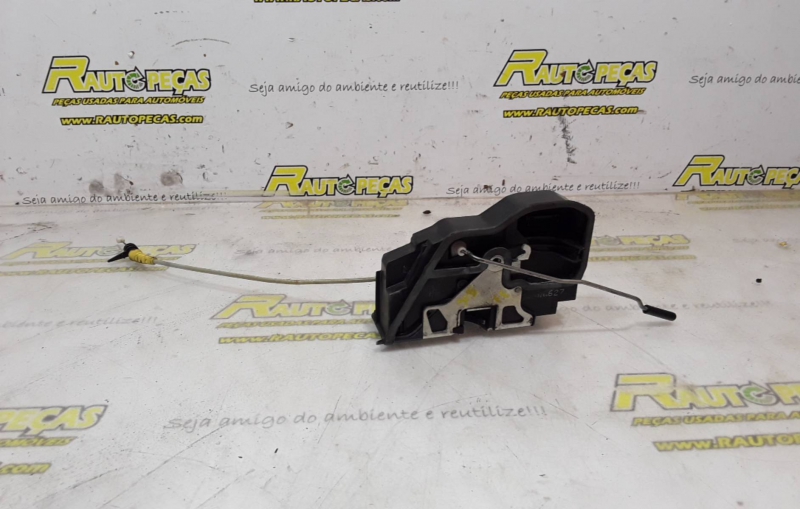 Fecho da Porta Frente Esquerdo BMW 1 (E87) | 03 - 13 (20168038).