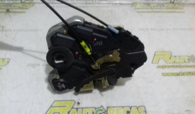 Fecho da Porta Frente Esquerdo TOYOTA COROLLA (_E12_) | 01 - 07 (20200173).